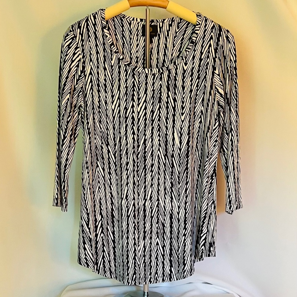 JM Collection Scoop Neck Top - NEW